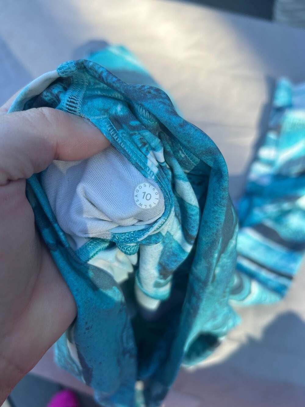 Lululemon Leggings Size 10 Blue White Abstract Wave Pattern Athletic Yoga